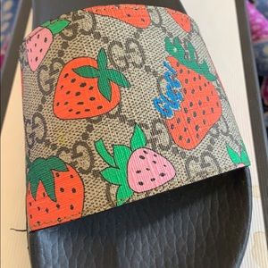 Gucci slides( my daughter’s only worn once)